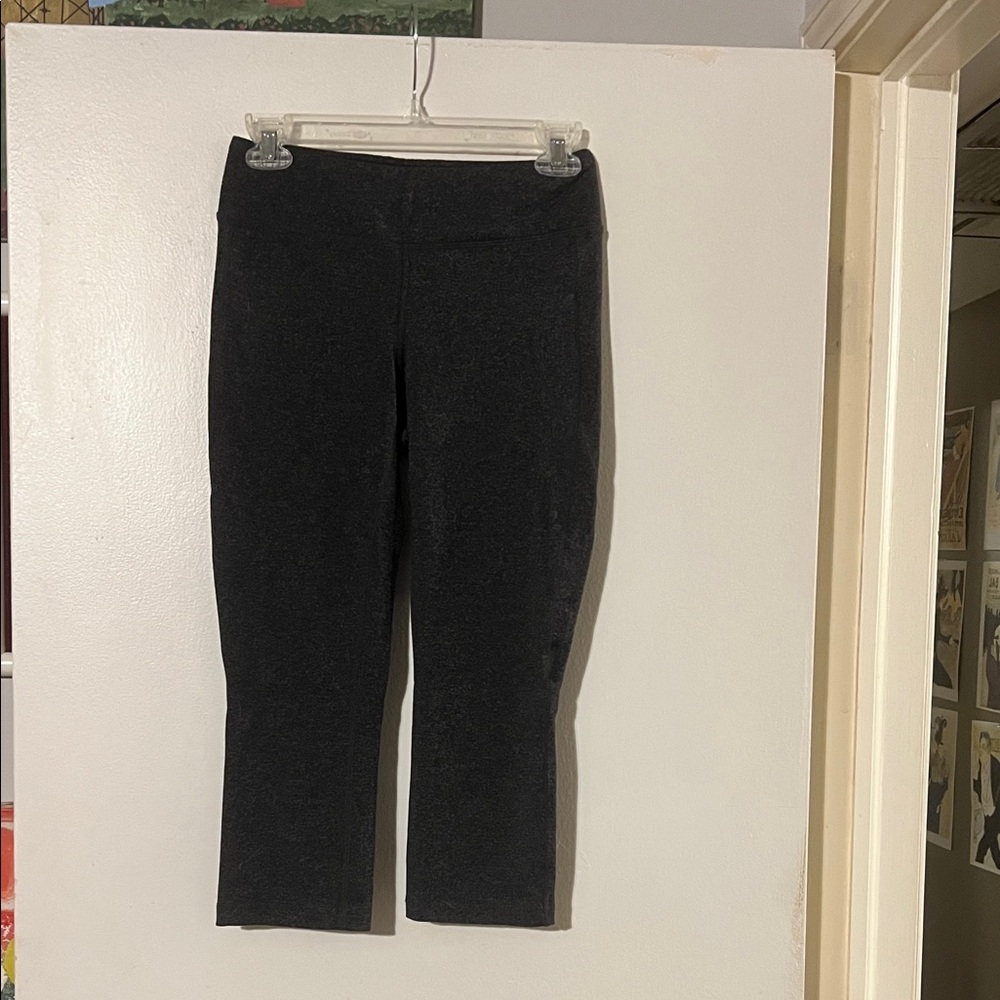 Lucy gray power max 7/8 leggings.